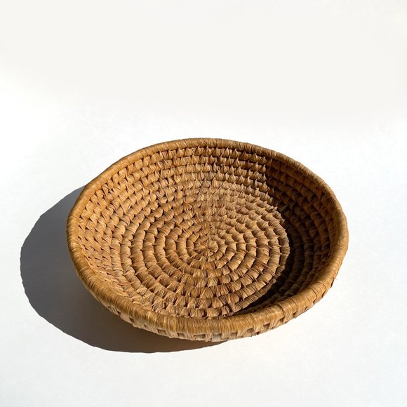 Vintage Shallow Woven Grass Basket - Picture 1 of 3
